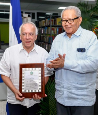 Premio Ramón Amaya Amador para Julio Escoto