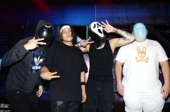 Con diferentes temáticas llegaron disfrazados los asistentes al esperado evento. De izquierda a derecha: Jose Luis Altamirano, Ronmel Tróchez, Anthony García y Steven Castellanos.