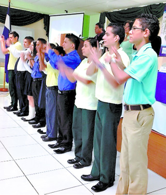 Himno se cantará en lengua de señas