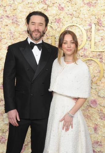 Kaley Cuoco revela por qué ella y su prometido duermen en camas separadas