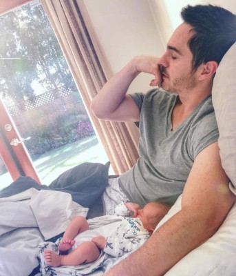 Mauricio Ochmann comparte tierna foto junto a su hija