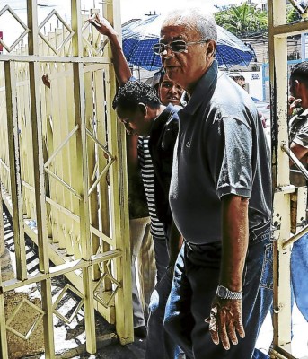 Alerta roja contra acusados por saqueo en el IHSS