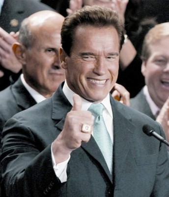 Schwarzenegger desata polémica entre los hispanos