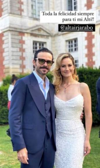 El actor mexicano José María Torre, quien trabajó con la actriz en la telenovela 'Por amar sin ley' (2018), también asistió a la ceremonia. 'Toda la felicidad siempre para ti mi Alti', escribió.<br/>