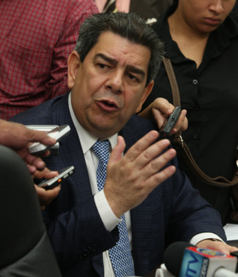 Enee se encamina a reparar sin licitación fisuras en El Cajón