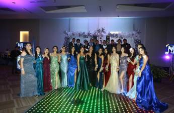 Elegantes y felices, así pasaron su esperada celebración de graduación los entonces seniors del Instituto Bilingüe Saint Joseph.