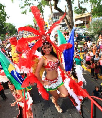 Diversión a lo grande en el carnaval de San Pedro Sula