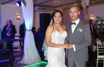 Los nuevos esposos, Rosario Reyes y Jhony Cárcamo.