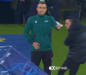 Xavi Hernández se descontroló por completo y vio la tarjeta roja en el duelo ante PSG.