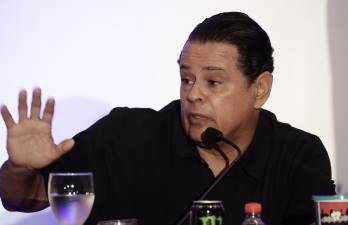 El actor estadounidense Raymond Cruz, quien interpretó a Tuco Salamanca en la exitosa serie 'Breaking Bad', participa en una conferencia de prensa este viernes, en San José, Costa Rica.