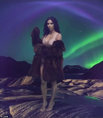 Kim Kardashian reaparece en ropa interior