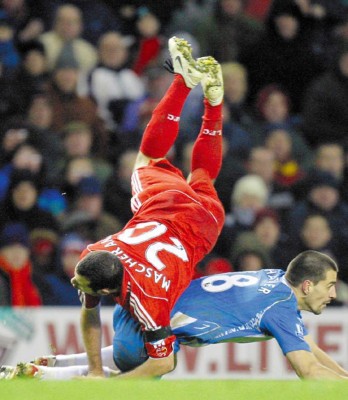 Liverpool se aleja del título