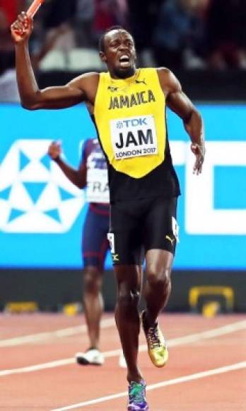 Usain Bolt no tuvo la mejor de las despedidas. En la última carrera de su vida como atleta, la final del relevo 4x100 metros del Mundial de Londres-2017, terminó en el suelo, lesionado y sin medalla. FOTO EFE/EPA/SRDJAN SUKI