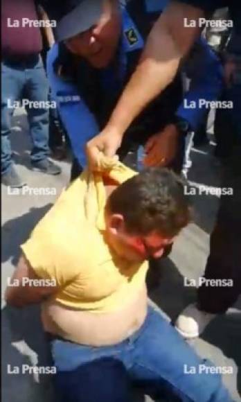 Carlos Ovidio Martínez Argueta fue capturado por la Policía. Momentos antes recibió una golpiza.