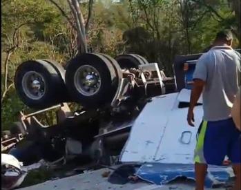 Imágenes impactantes del fatal  accidente en Santa Bárbara