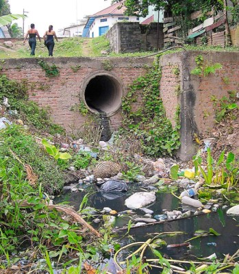 Esperan nuevo alcantarillado