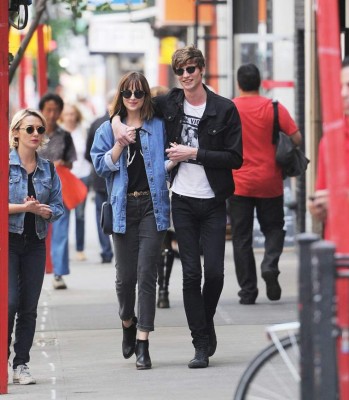 Dakota Johnson termina con su novio