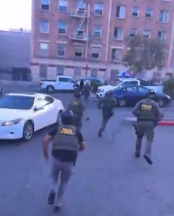 'Caballo de Troya': Agentes de ICE se esconden en camión para sorprender a migrantes