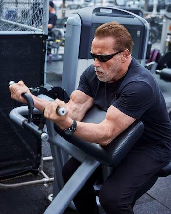 Arnold Schwarzenegger desafía al tiempo: festeja sus 79 años ejercitándose