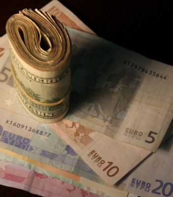 España fabrica papel para el euro