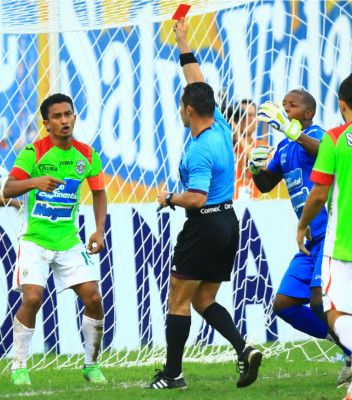 Olimpia propina una goleada al Marathón y lo hunde más