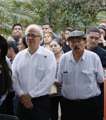 Entre aplausos se despidió al exentrenador Edwin Pavón