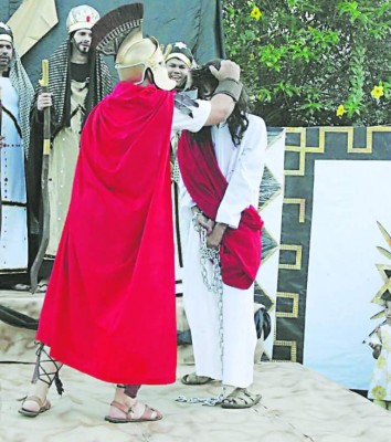 Hondureños recuerdan que Jesús murió por nosotros