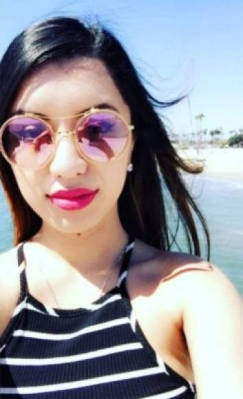 La joven fue descrita como hispana con cabello de color negro, ojos de color café, pesaba alrededor de 130 libras, medía entre 5'2' y 5'4' de estatura.