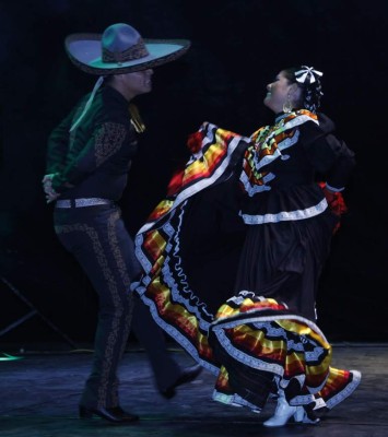 Más de 35 mil personas esperan en Plaza Juniana