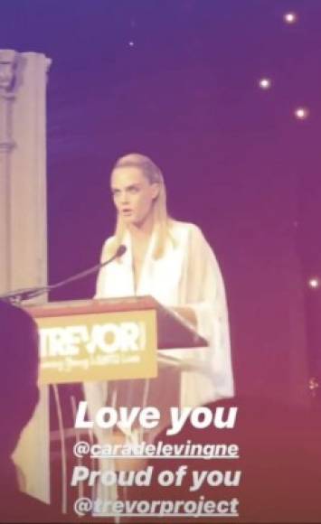 Benson, mientras tanto, filmó el discurso de Delevingne para Instagram Stories, agregando el título, 'Love you' (te amo).<br/><br/>