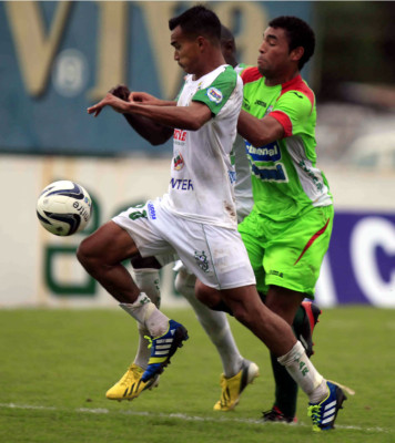 Platense supera al Marathón con un penal en el descuento