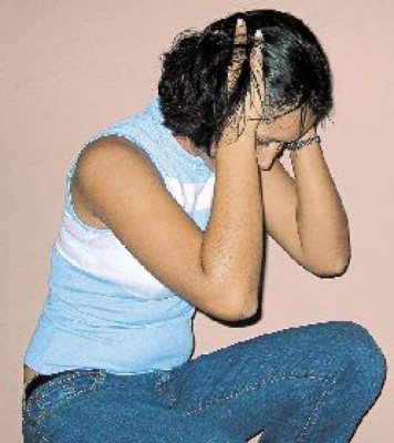 Causa daños físicos y emocionales