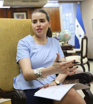 Hondureños ya tramitan matrícula en 11 consulados