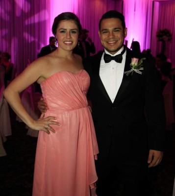 Dieron el sí con el roce de un beso