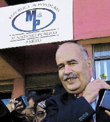 Director de Aeronáutica desmiente al Presidente