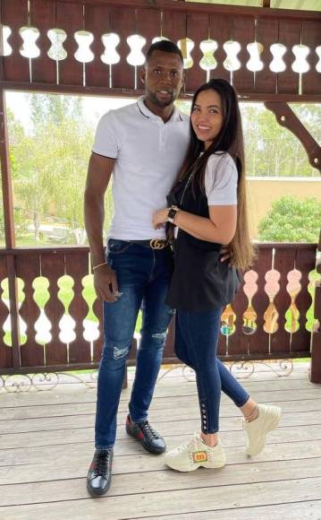 Yustin Arboleda: El colombiano del Olimpia tiene como esposa a la venezolana Paula Vivas .