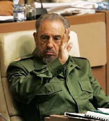 Fidel Castro se recupera, asegura su hermano Raúl