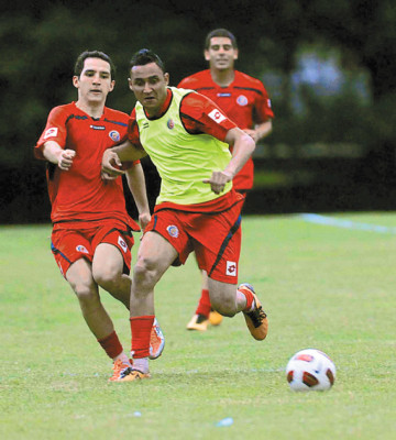 Ricardo La Volpe arremete contra Honduras