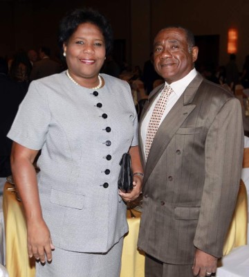 Agrónomos reconocen labor de empresarios