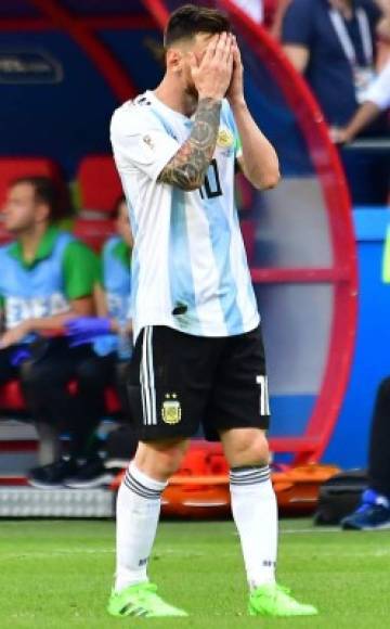 Messi no podía creer la eliminación de Argentina.