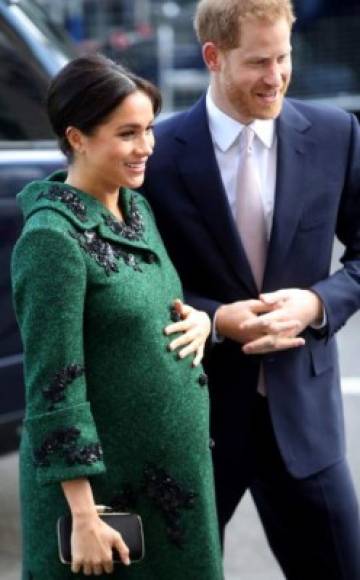 Meghan deslumbró con un sofistificado conjunto en tono verde botella.