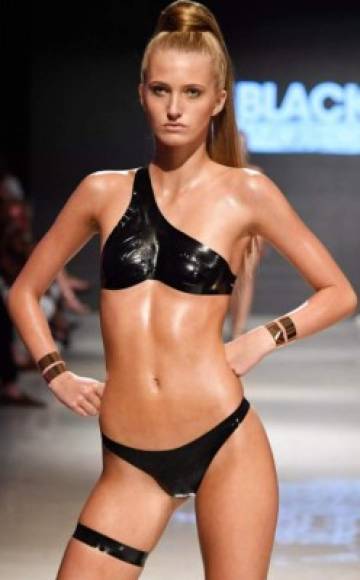 El éxito de 'The King of Tape' fue tal que sus diseños llegaron a ser parte de las pasarelas del Miami Swim Week show 2019.