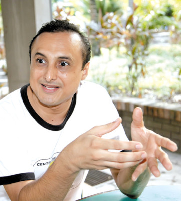 Xavier Espinoza imparte taller sobre voz