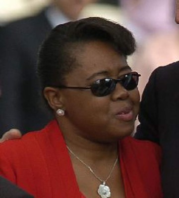 Diputada ciega pide marcar billetes para evitar engaños