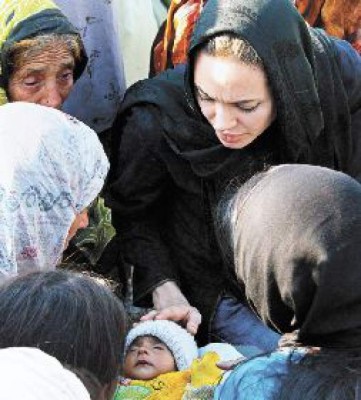 Alcanza Récord libro de Angelina Jolie