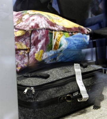 Al penal remiten a mujer que llevaba dólares como sándwich