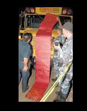 ¿Qué decía el enorme cartel que le dejaron a bus de la Ebenezer la Navidad del 2004?