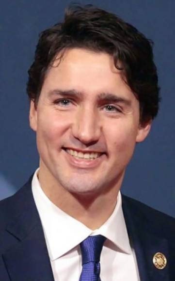 ARCHIVO - En esta fotografÃ­a del 22 de octubre de 2019, el primer ministro canadiense Justin Trudeau besa a su esposa Sophie Gregoire Trudeau, en Montreal. (Ryan Remiorz/The Canadian Press vÃ­a AP)