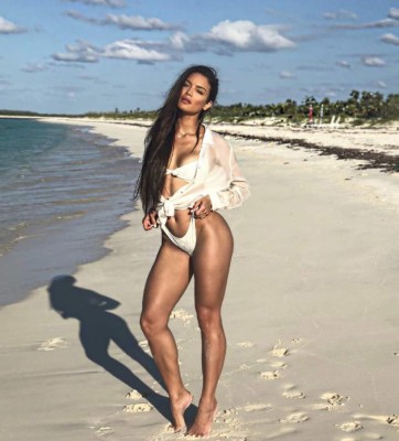 ¡Bikinazos! Famosas que calientan el verano