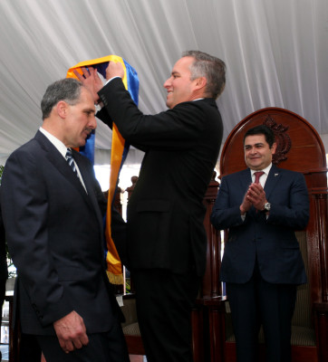 Trabajo y honestidad ofrece Asfura